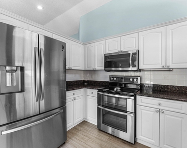 559 Nw 38th Terrace - Photo Thumbnail 10