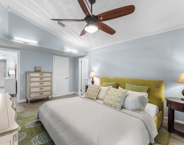 559 Nw 38th Terrace - Photo Thumbnail 17