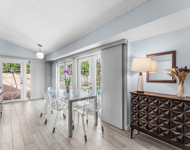 559 Nw 38th Terrace - Photo Thumbnail 8