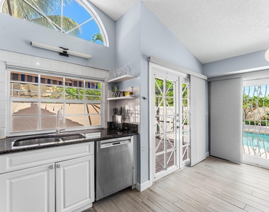 559 Nw 38th Terrace - Photo Thumbnail 11