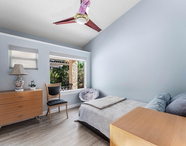 559 Nw 38th Terrace - Photo Thumbnail 12