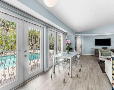 559 Nw 38th Terrace - Photo Thumbnail 7
