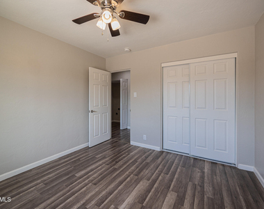 1907 W Denton Lane - Photo Thumbnail 20