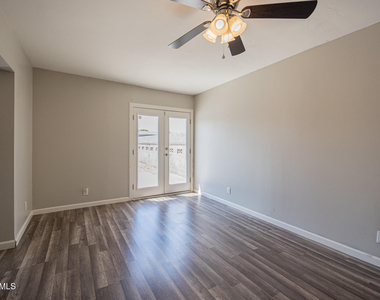 1907 W Denton Lane - Photo Thumbnail 9