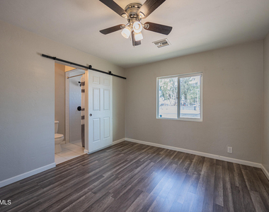 1907 W Denton Lane - Photo Thumbnail 16
