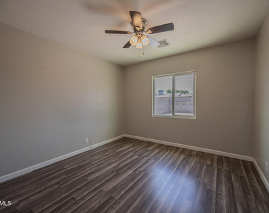 1907 W Denton Lane - Photo Thumbnail 19