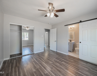 1907 W Denton Lane - Photo Thumbnail 17
