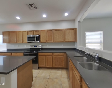 22872 S 218th Street - Photo Thumbnail 4