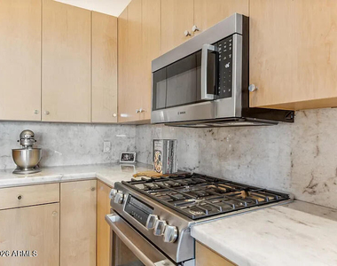 914 E Osborn Road - Photo Thumbnail 3