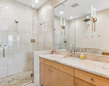 914 E Osborn Road - Photo Thumbnail 9