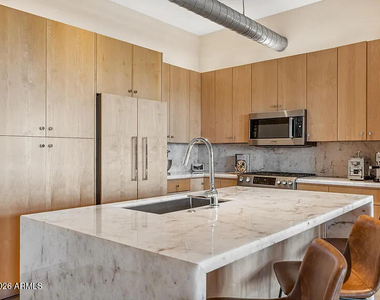 914 E Osborn Road - Photo Thumbnail 2