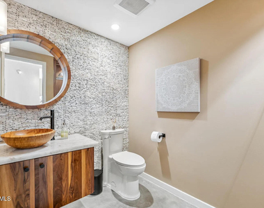 914 E Osborn Road - Photo Thumbnail 10
