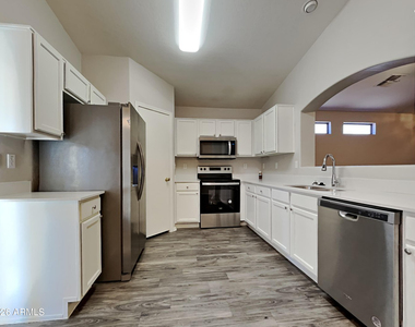 12429 W Larkspur Road - Photo Thumbnail 5