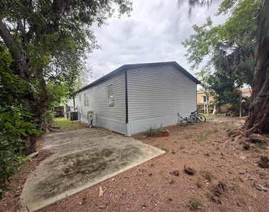 10548 Sw Sandalfoot Boulevard - Photo Thumbnail 4