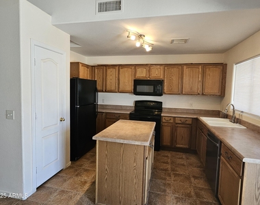 10321 W Fernando Drive - Photo Thumbnail 6