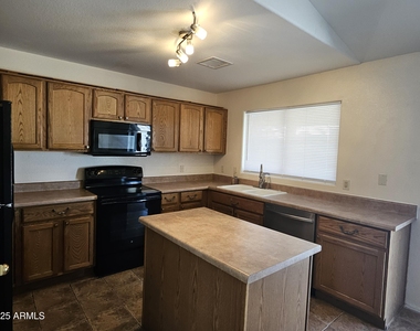 10321 W Fernando Drive - Photo Thumbnail 5