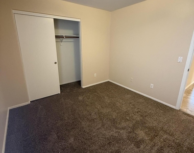 3236 E Kerry Lane - Photo Thumbnail 17