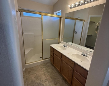 3236 E Kerry Lane - Photo Thumbnail 11