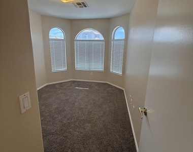 3236 E Kerry Lane - Photo Thumbnail 21