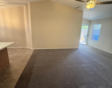 3236 E Kerry Lane - Photo Thumbnail 4