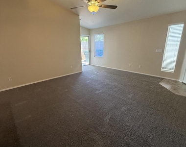 3236 E Kerry Lane - Photo Thumbnail 5