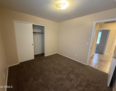 3236 E Kerry Lane - Photo Thumbnail 16