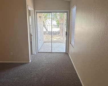 3236 E Kerry Lane - Photo Thumbnail 6