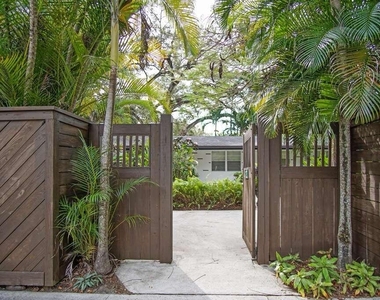 801 Sw 14th Avenue - Photo Thumbnail 1