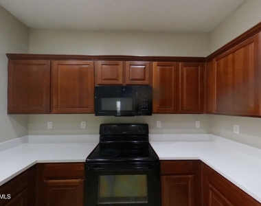 44570 W Mescal Street - Photo Thumbnail 3