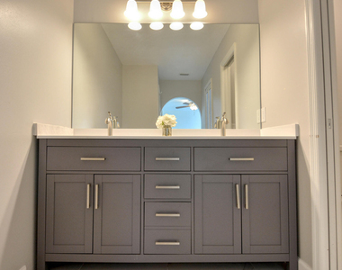943 Se Browning Avenue - Photo Thumbnail 10