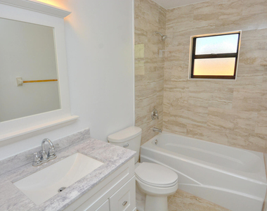 943 Se Browning Avenue - Photo Thumbnail 12