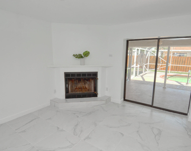 943 Se Browning Avenue - Photo Thumbnail 6
