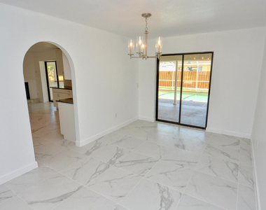 943 Se Browning Avenue - Photo Thumbnail 8