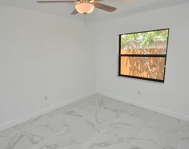 943 Se Browning Avenue - Photo Thumbnail 13