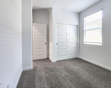 40110 W Shaver Drive - Photo Thumbnail 5