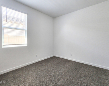 40110 W Shaver Drive - Photo Thumbnail 6