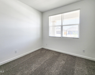 40110 W Shaver Drive - Photo Thumbnail 2