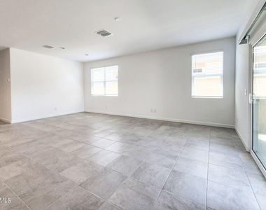40110 W Shaver Drive - Photo Thumbnail 8