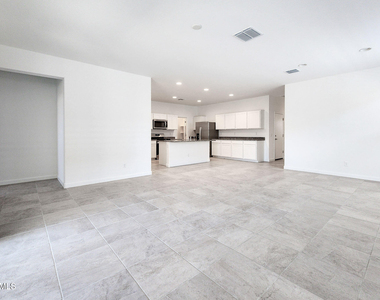 40110 W Shaver Drive - Photo Thumbnail 7