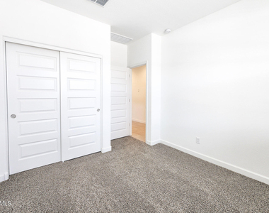 40110 W Shaver Drive - Photo Thumbnail 3