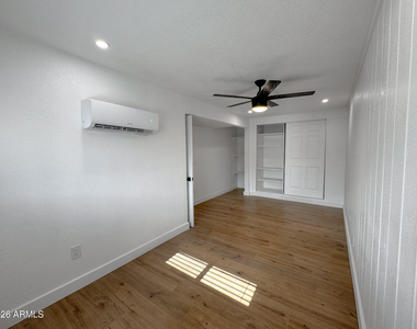 1017 E Moreland Street - Photo Thumbnail 6