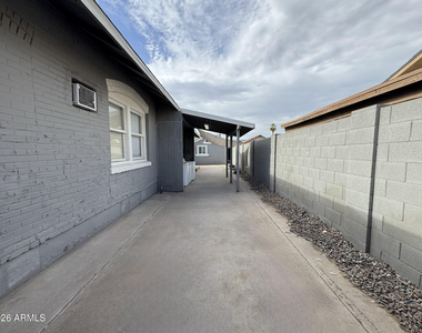 1017 E Moreland Street - Photo Thumbnail 12