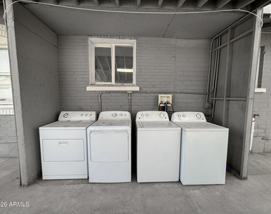 1017 E Moreland Street - Photo Thumbnail 8