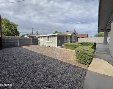 1017 E Moreland Street - Photo Thumbnail 10