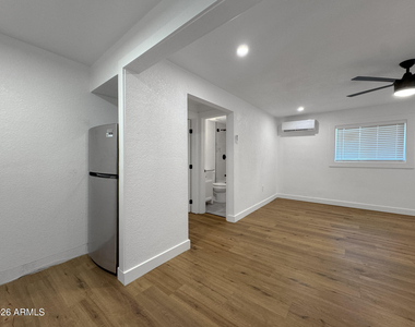 1017 E Moreland Street - Photo Thumbnail 3