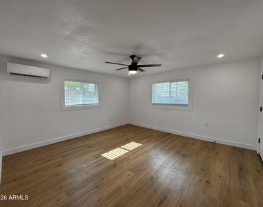1017 E Moreland Street - Photo Thumbnail 2