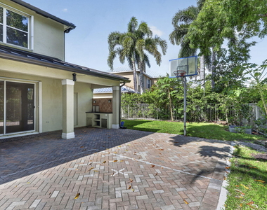 9479 Sedgewood Drive - Photo Thumbnail 40