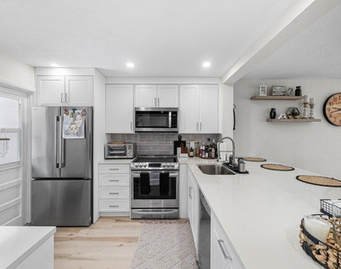 2809 Florida Boulevard - Photo Thumbnail 3
