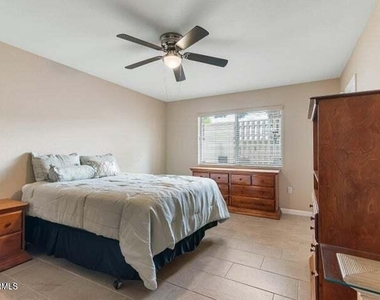 18226 N 104th Avenue - Photo Thumbnail 25