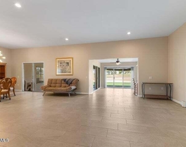 18226 N 104th Avenue - Photo Thumbnail 4